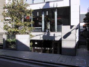 �r���[�g���A��