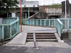 ���H�e�̊K�i