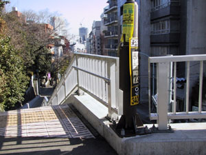 ���䉡�̊K�i