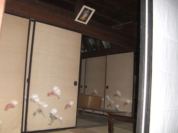 鴨居の上の写真