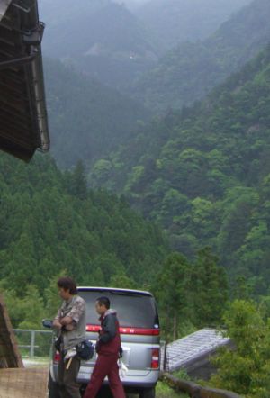 中居撮影場所のレフ板